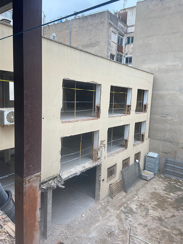 Imagen de demolición de fachada