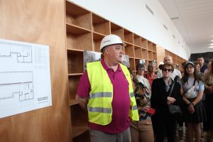 Carmen Alemany Bay homenaje en la biblioteca municipal