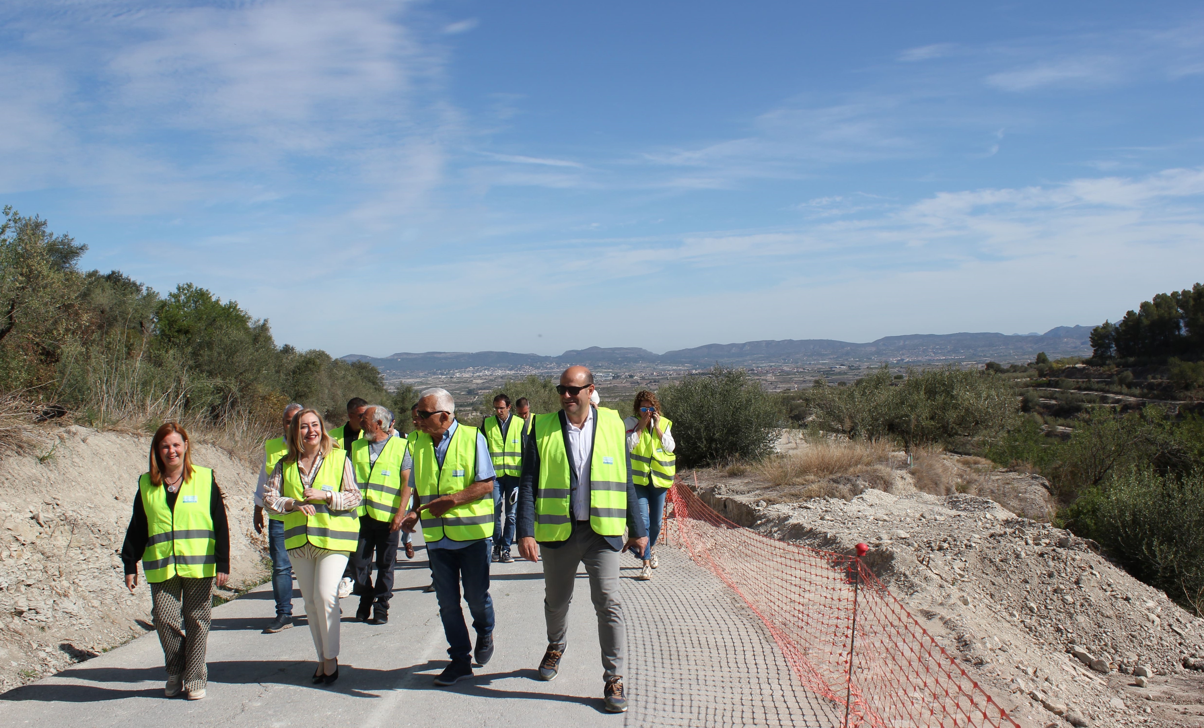 Visita Diputada de Carreteras obras Beniatjar
