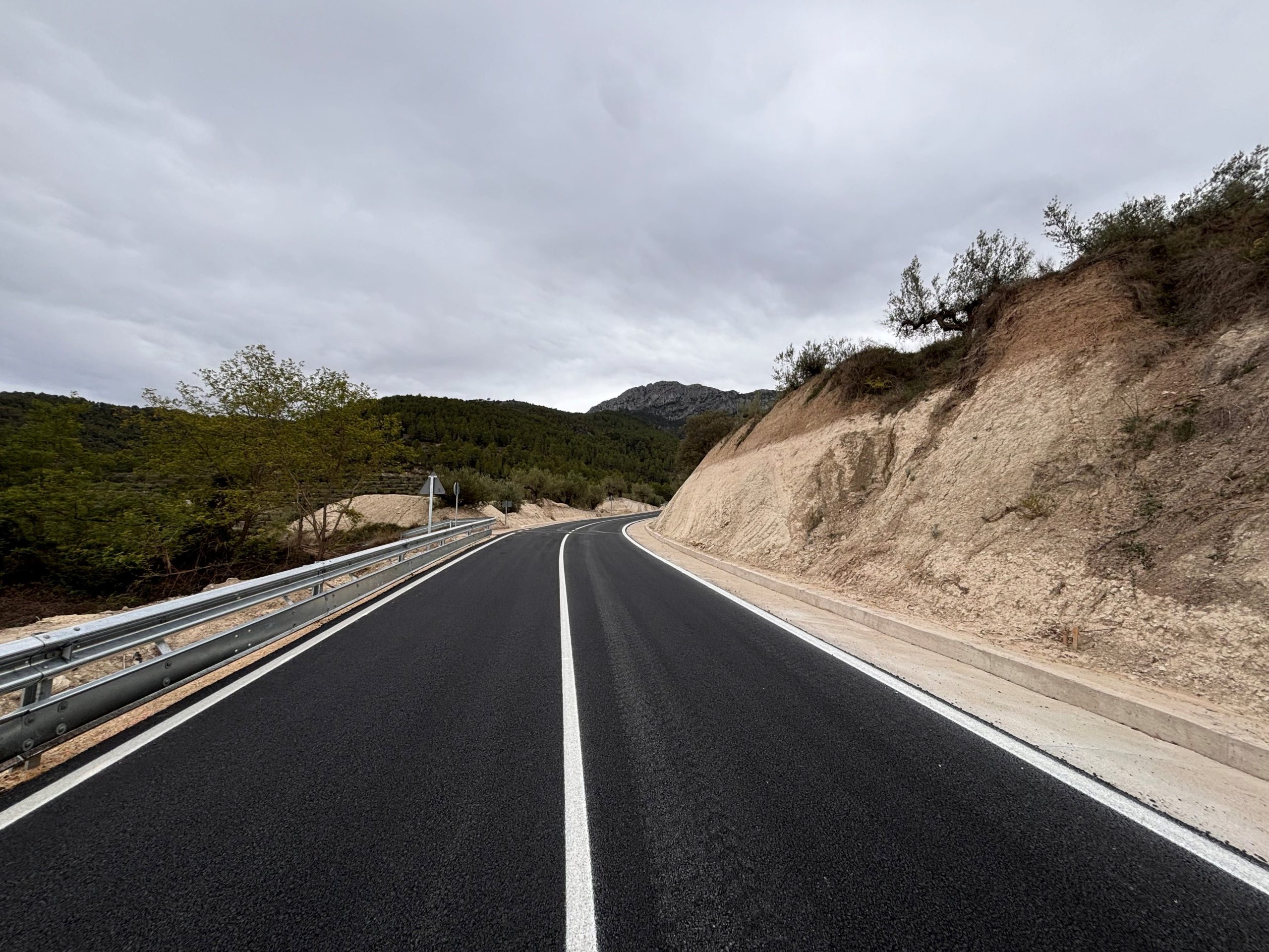 Carretera acceso al municipio de Beniatjar